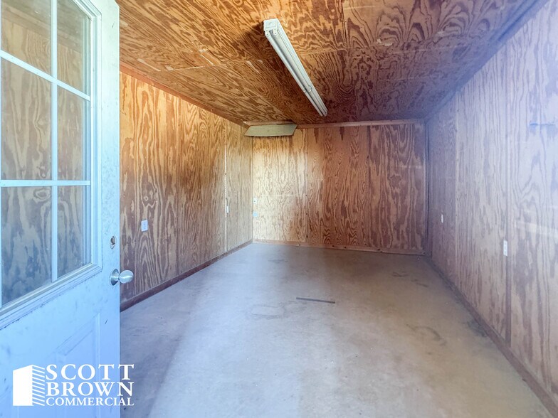 More Photos Of 900 Utility Rd, Sanger Unknown For Lease