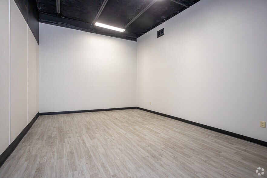 More Photos Of 3315 Demetropolis Rd, Mobile Office For Sale