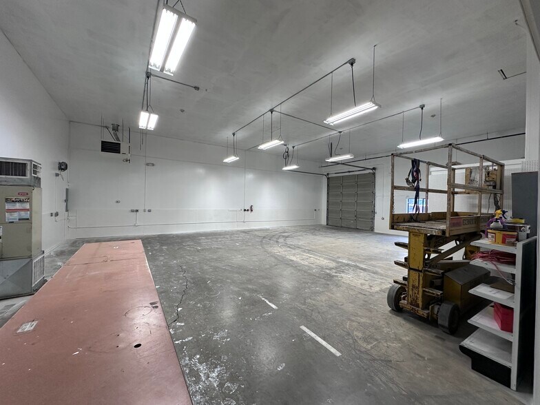 More Photos Of 32054 Old Highway 34, Tangent Warehouse For Lease
