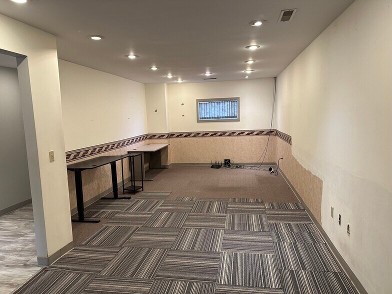 More Photos Of 6901-6909 Burlington Pike, Florence Medical For Sale