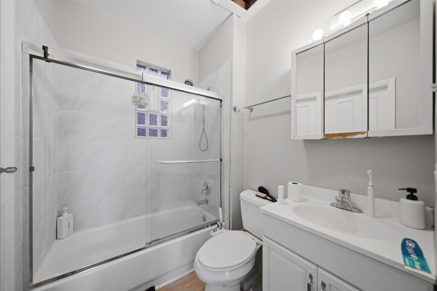 More Photos Of 2418 N Western Ave, Chicago Apartments For Sale