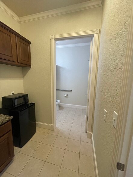 More Photos Of 11123 McCracken Cir, Cypress Office For Sale