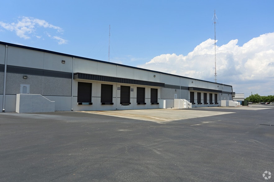 More Photos Of 4033 Tampa Rd, Oldsmar Office For Lease