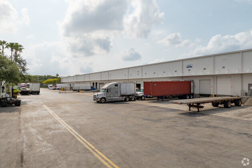 More Photos Of 10400 NW 21st St, Miami Warehouse For Lease