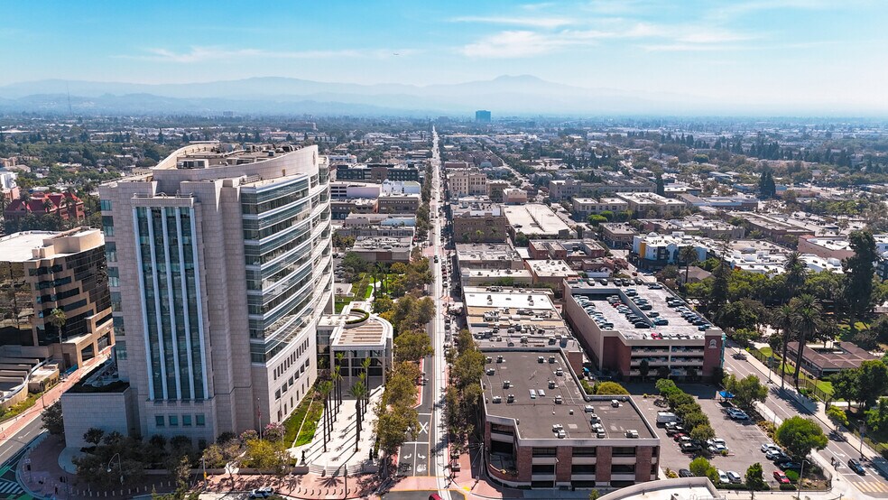 More Photos Of 410 W 4th St, Santa Ana Office For Sale