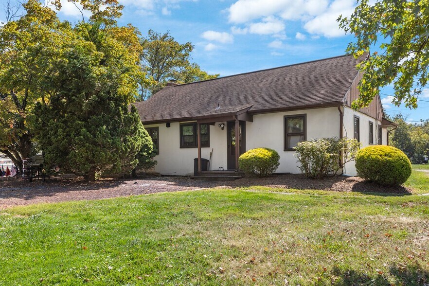 More Photos Of 1262-1264 US-22, Lebanon Auto Repair For Sale