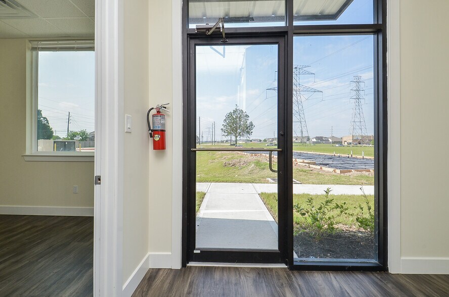 More Photos Of 3107 Elrod Rd, Katy Unknown For Lease