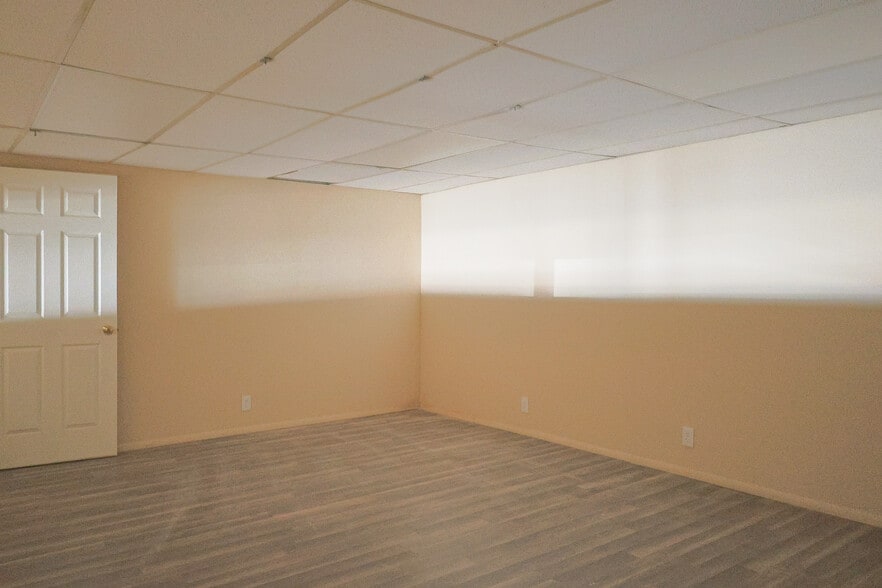 More Photos Of 922 N Conway Ave, Mission Storefront For Lease