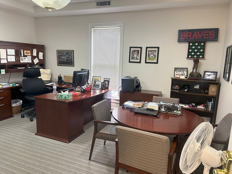 More Photos Of 324 Cherokee St NE, Marietta Office For Sale