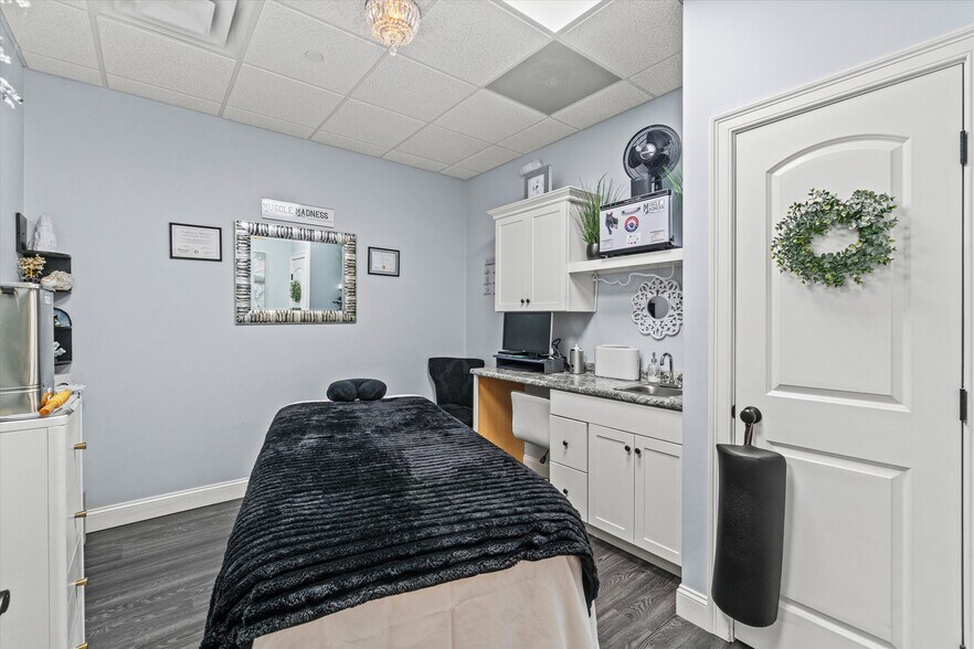 More Photos Of 1794 Bridge St, Dracut Storefront For Sale