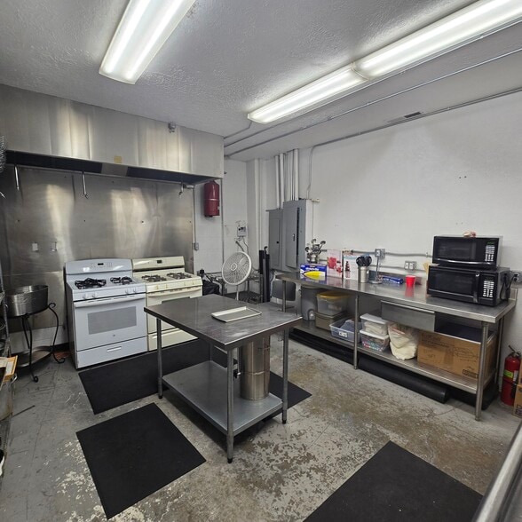 More Photos Of 3950 S Redwood Rd, Salt Lake City Freestanding For Sale