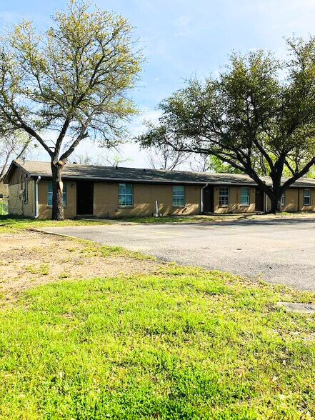 Primary Photo Of 220 Bois D Arc St, Canton Apartments For Sale