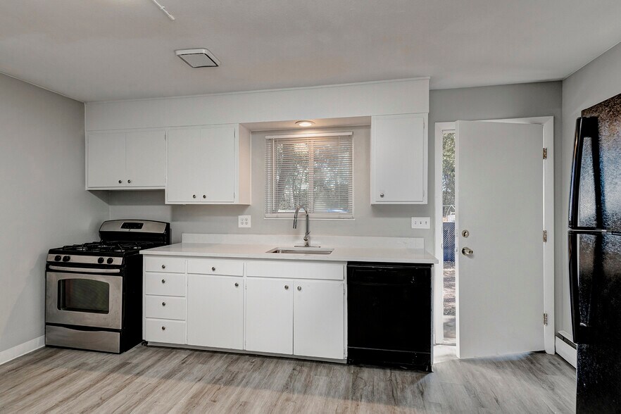 More Photos Of 1415 S Corona Ave, Colorado Springs Apartments For Sale