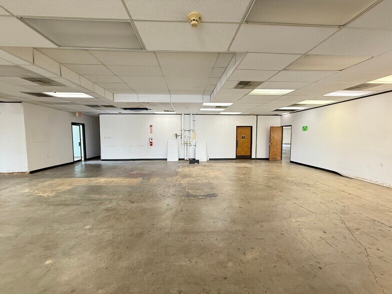 More Photos Of 1606 Headway Cir, Austin Light Manufacturing For Lease