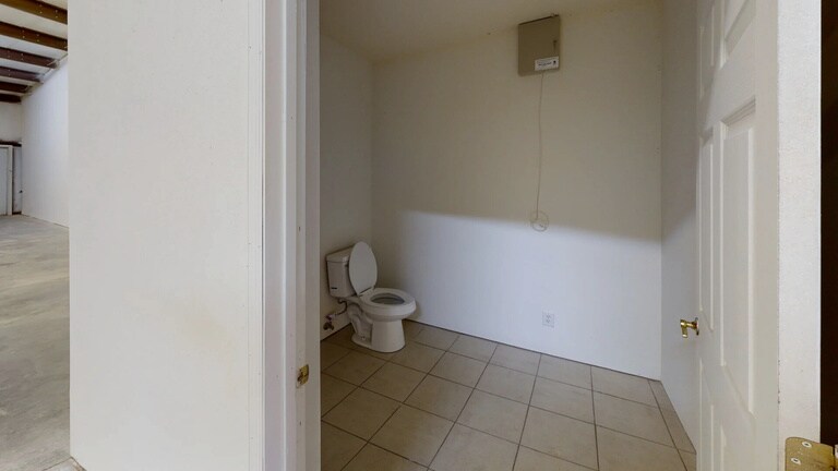More Photos Of 1601 Acorn Dr, Rogers Distribution For Lease