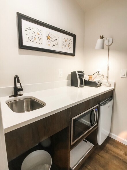 More Photos Of 14818 US-290 E, Stonewall Hotel For Sale