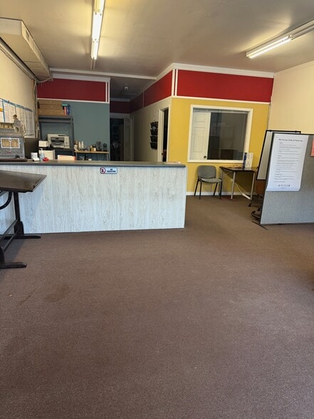 More Photos Of 274 W Montauk Hwy, Hampton Bays Storefront Retail Office For Lease