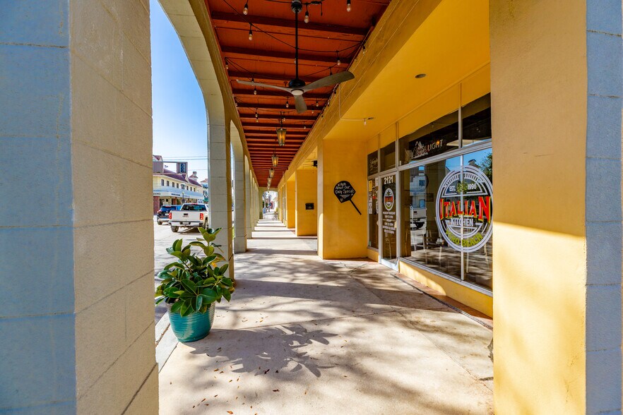 More Photos Of 2111 14th Ave, Vero Beach General Retail For Lease