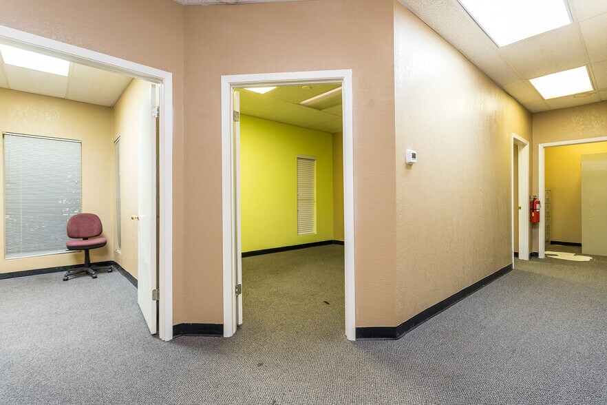 More Photos Of 2900 W Park Row Dr, Pantego Office For Sale