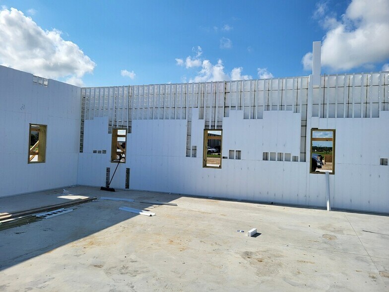 More Photos Of IH-10 near Hwy 62, Orange Unknown For Lease