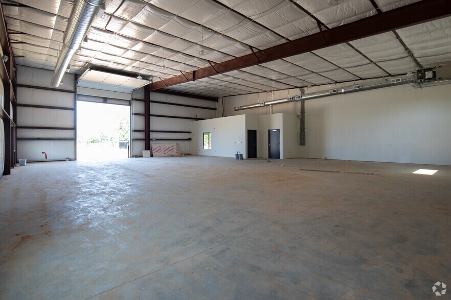 More Photos Of 564 Blake Bottom Road, Huntsville Showroom For Lease
