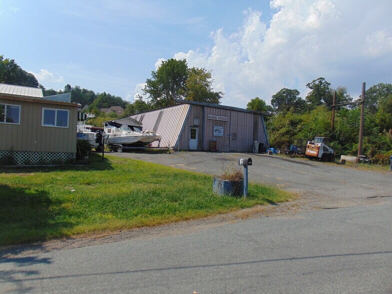 More Photos Of 121 Willow Landing Rd, Stafford Marina For Sale