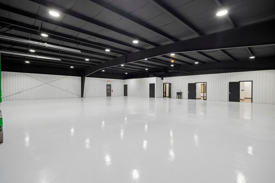 More Photos Of 9941 York Theta Dr, North Royalton Service For Lease