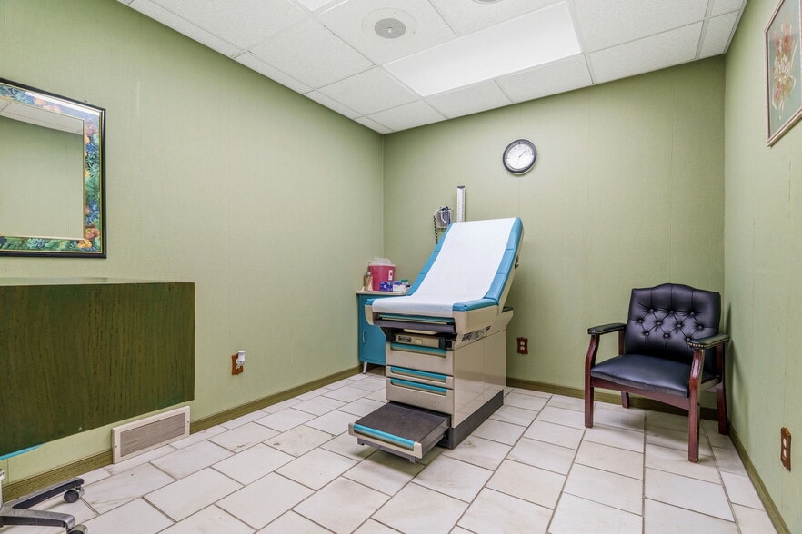 More Photos Of 255 Dueber Ave SW, Canton Medical For Sale