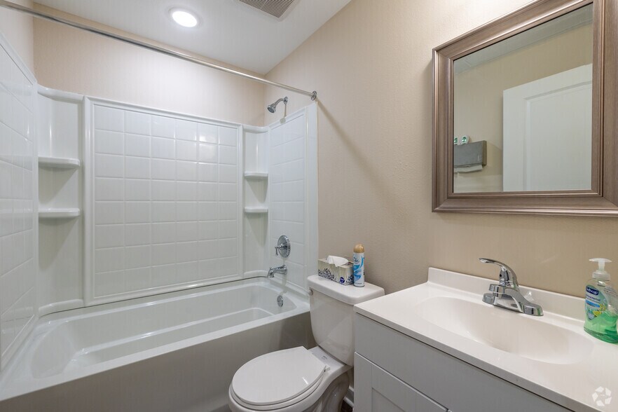 More Photos Of 13399 Charlotte St, Kansas City Apartments For Sale