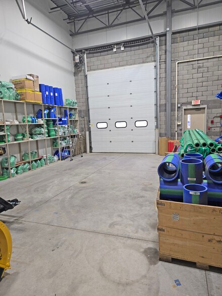 More Photos Of 100 West Rd, Portsmouth Warehouse For Lease