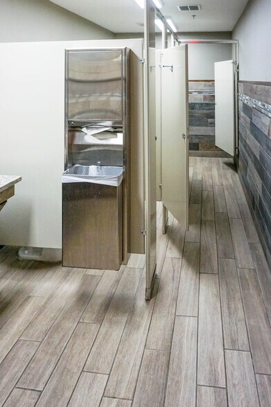 More Photos Of 1701 Martin Springs Dr, Rolla Freestanding For Sale