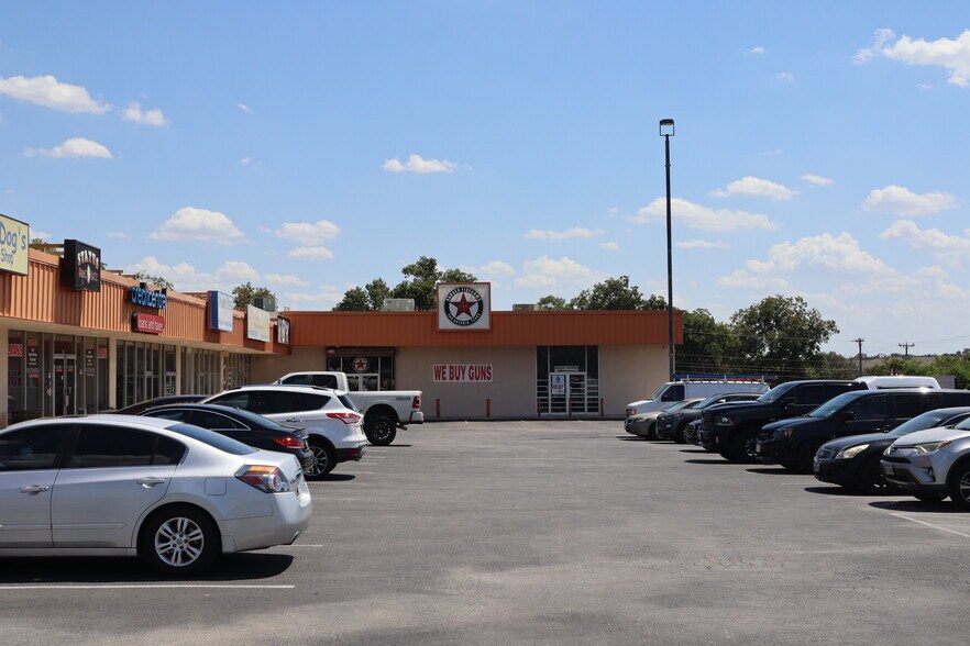 More Photos Of 1302-1308 Austin Hwy, San Antonio Unknown For Lease