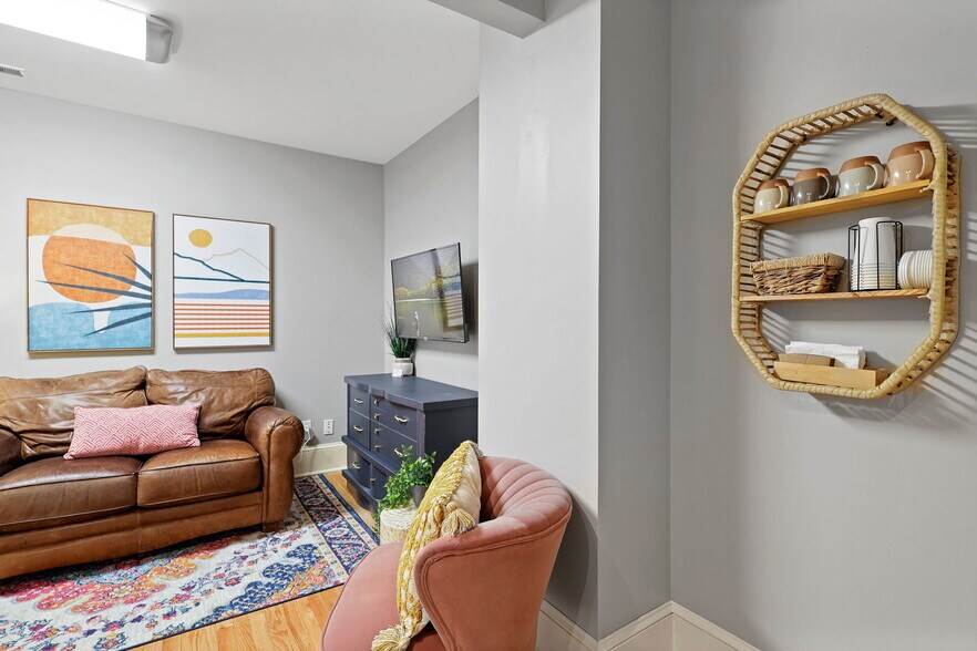 More Photos Of 100 S Railroad Ave, Damascus Apartments For Sale
