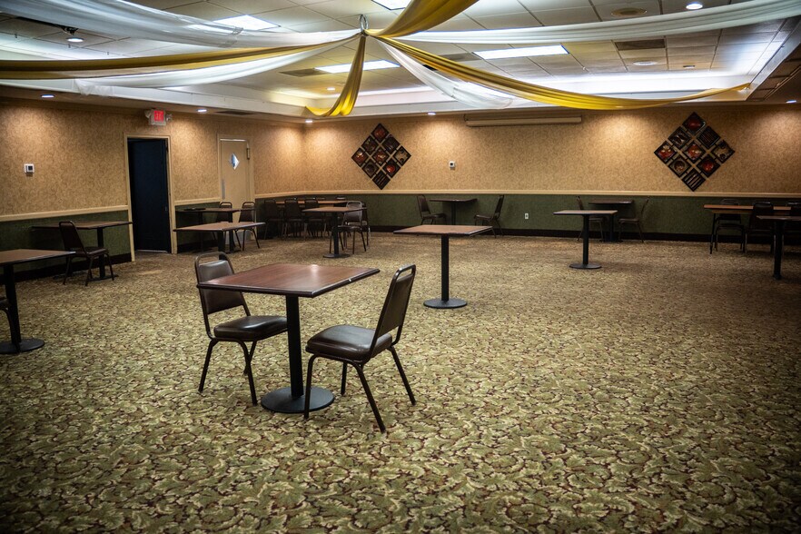 More Photos Of 2703 Ramada Rd, Burlington General Retail For Lease