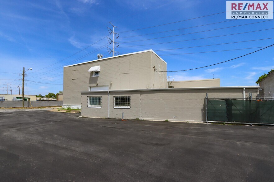 More Photos Of 2850 Cromwell Rd, Norfolk Warehouse For Sale