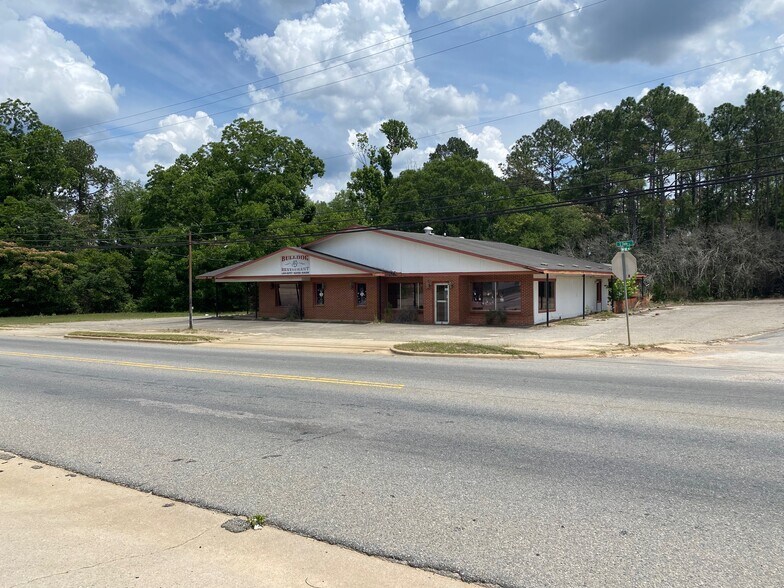 Primary Photo Of 553 S State St, Lyons Specialty For Sale