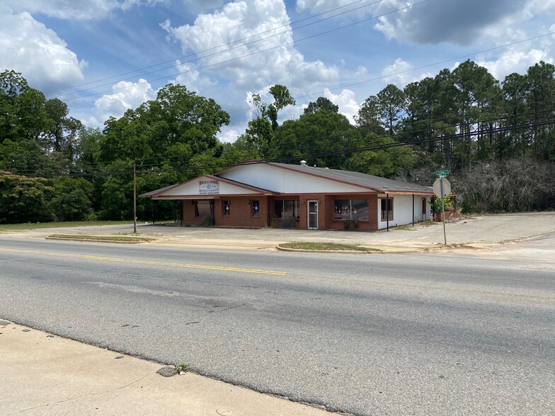 Primary Photo Of 553 S State St, Lyons Specialty For Sale
