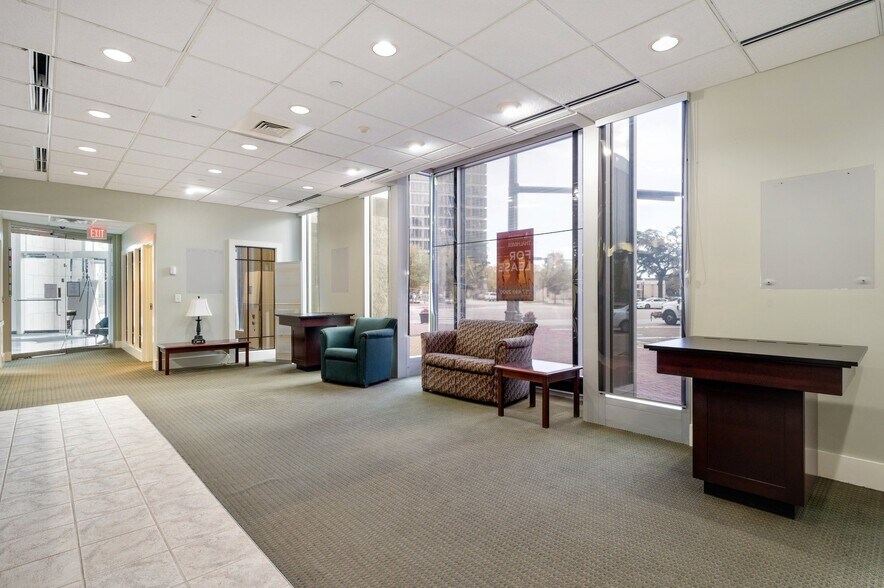 More Photos Of 580 E Main St, Norfolk Office For Lease