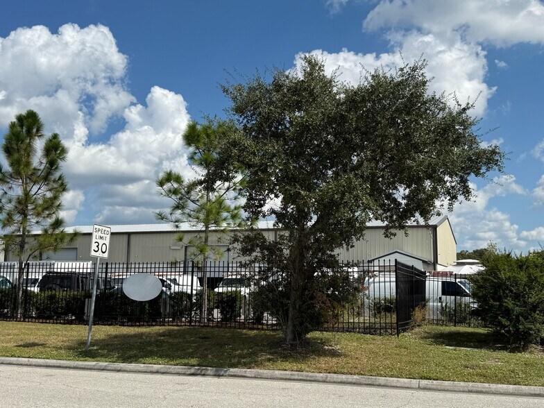 More Photos Of 6860 28th St Cir, Sarasota Warehouse For Sale