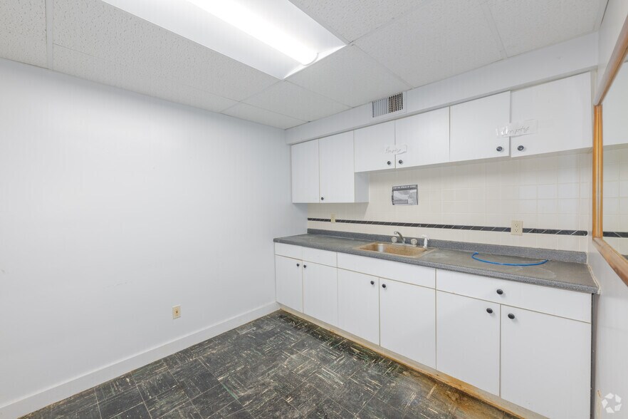 More Photos Of 818 Washington St, Holliston Bank For Sale