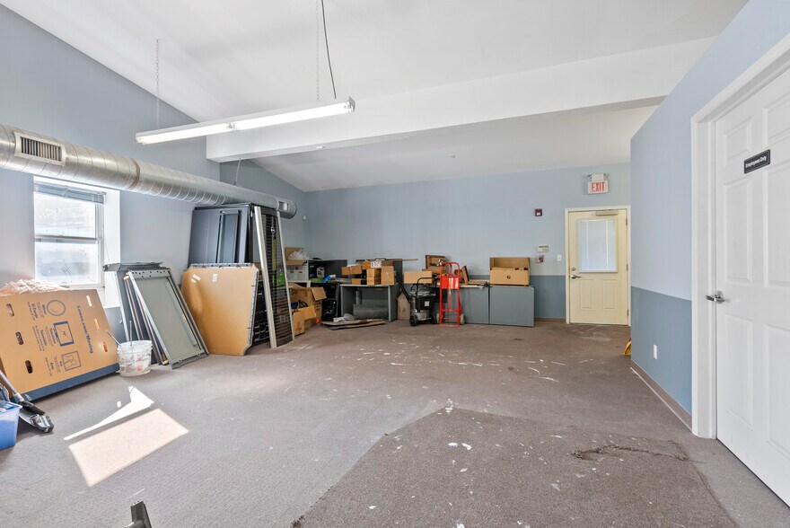More Photos Of 170-172 Spring St, Newton Office For Sale