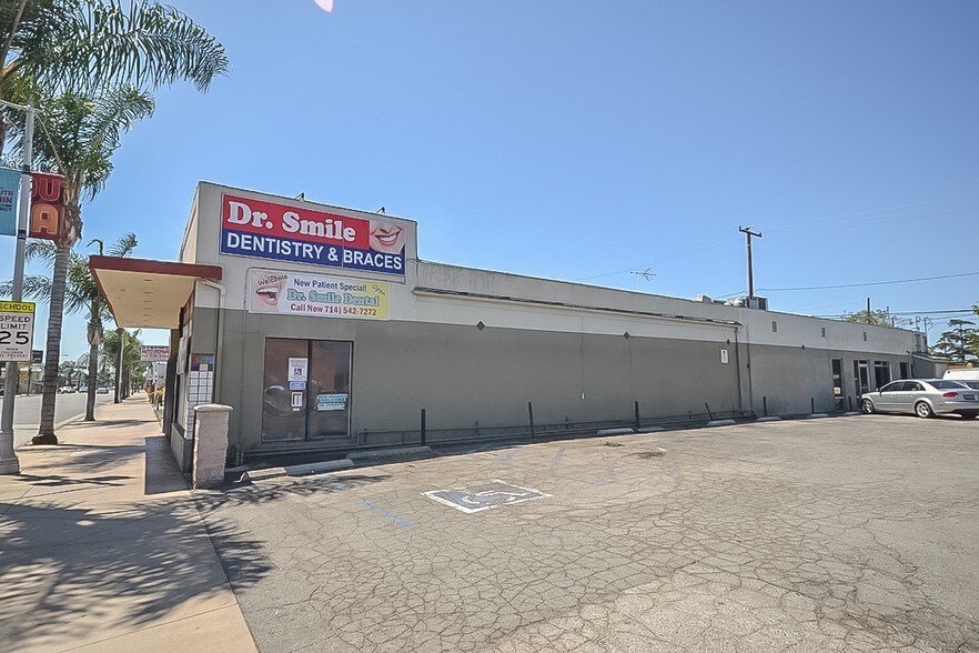 More Photos Of 1306 S Main St, Santa Ana Freestanding For Lease