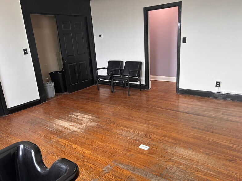 More Photos Of 7915-7917 Harford Rd, Parkville Storefront Retail Office For Lease