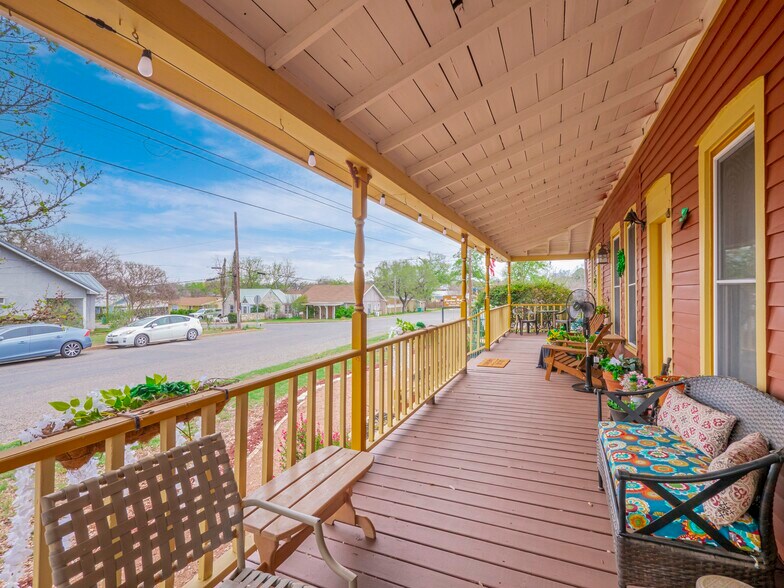 More Photos Of 1307 Wright St, Llano Freestanding For Sale