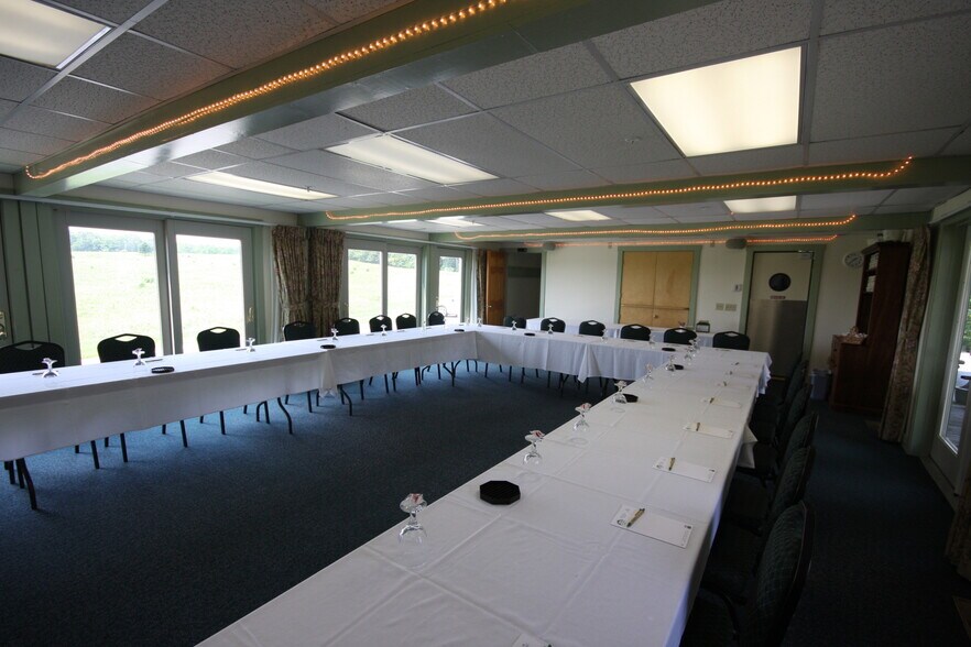 More Photos Of 11 Inn Rd, Hallowell Hospitality For Sale