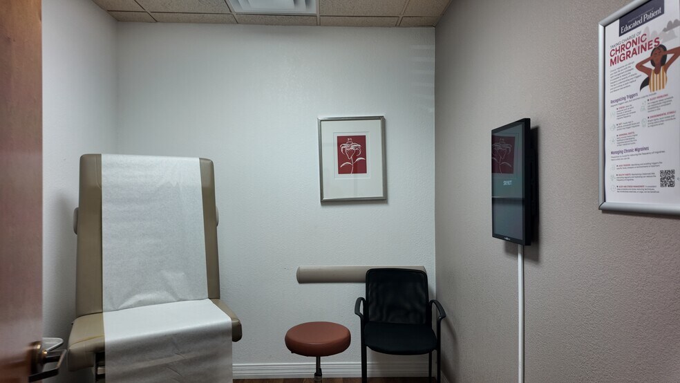 More Photos Of 9150 W Indian School Rd, Phoenix Medical For Sale