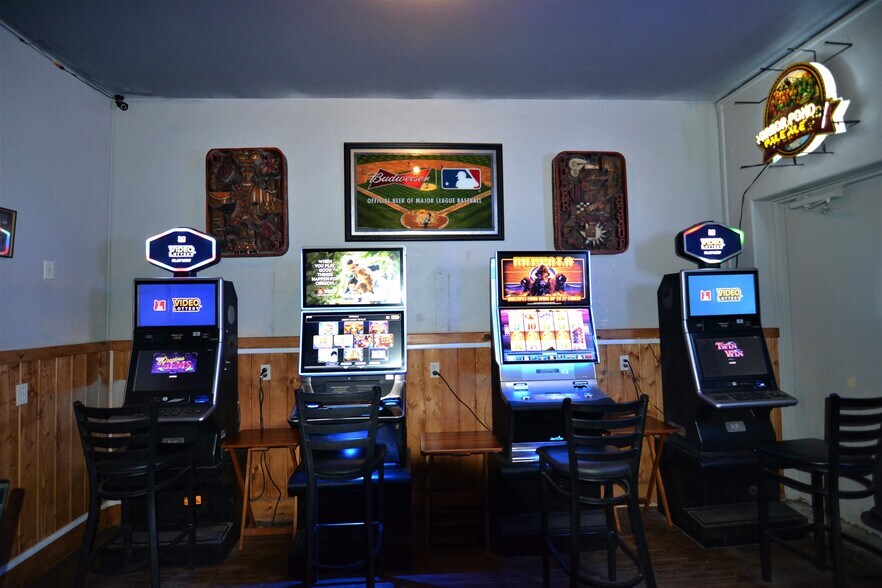 More Photos Of 121 NE 3rd St, Prineville Restaurant For Sale