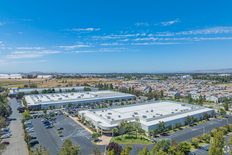 More Photos Of 39611 Eureka Dr, Newark Unknown For Lease