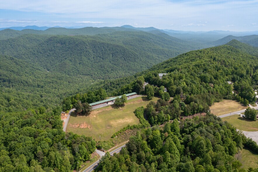 More Photos Of 1793 Holbert Cove Rd, Saluda Hotel For Sale