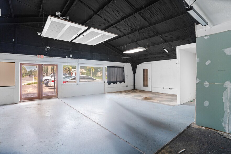 More Photos Of 1350 Central Ave, Sarasota Warehouse For Lease